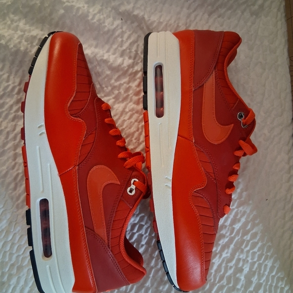 Nike Air Max 1 Men's  12.5 Shoes HQ3607 687 Gym Red/University Red/Light Crimson - Picture 3 of 9